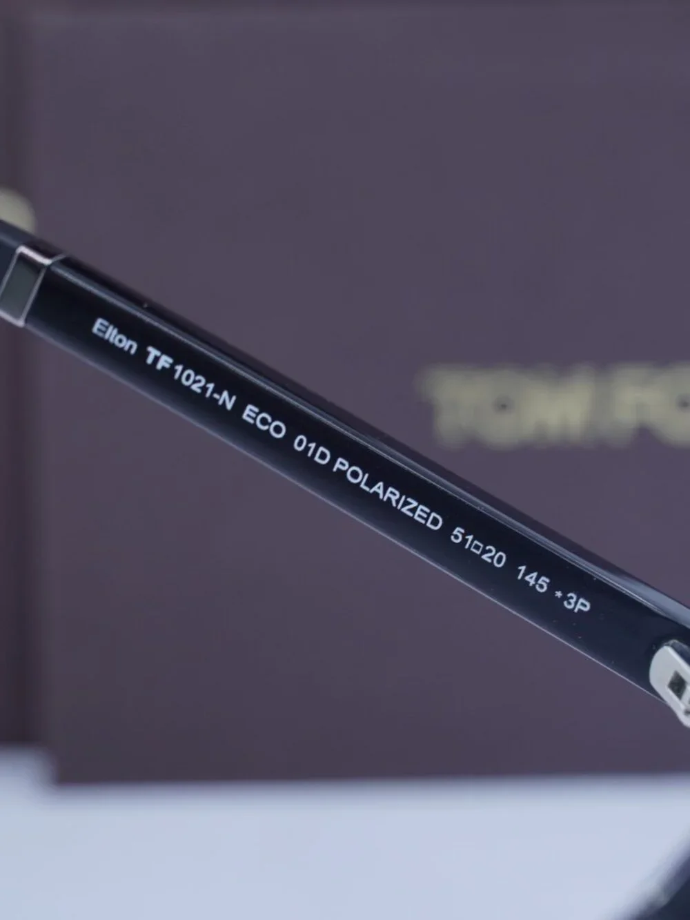 Tom Ford model ft1021